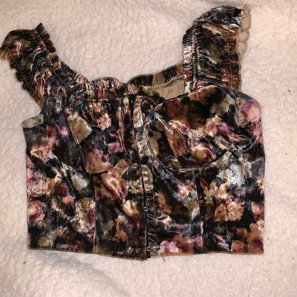 Super cute vintage vibe crop too